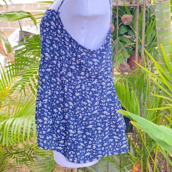 Paper crane in size l blue and white small floral print large ruffle length 27” - Picture 7 of 7